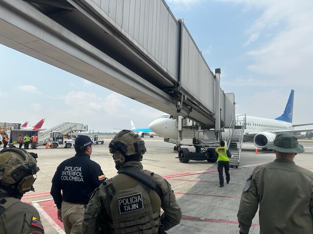 Salvatore Mancuso ya está en Bogotá Migración Colombia informó que hoy, martes 27 de febrero, recibió a Salvatore Mancuso Gómez en territorio colombiano, tras su llegada en un vuelo de deportados procedente de los Estados Unidos.