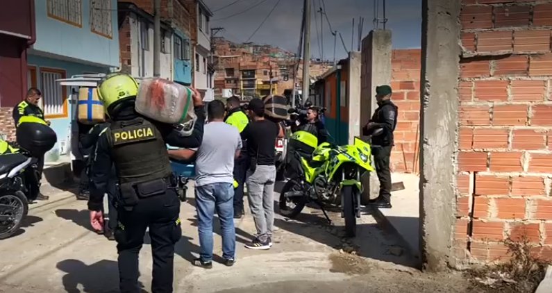 Se desata balacera en medio de operativo en Ciudad Bolívar Una nueva balacera se registró la madrugada de este jueves en Ciudad Bolívar, donde se estaba adelantando un operativo en zona de expendio de drogas. Cinco personas fueron capturadas.