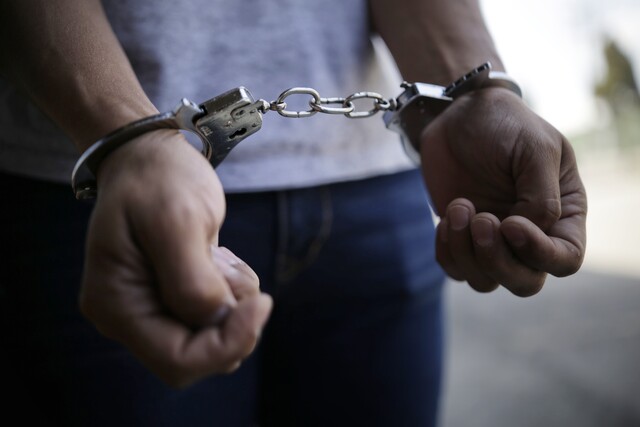 3 colombianos fueron capturados en España por procesar cocaína rosada La Policía española capturó a 3 colombianos tras desmantelar un laboratorio en Valencia (España). Los sujetos son señalados de procesar la droga conocida como cocaína rosa.