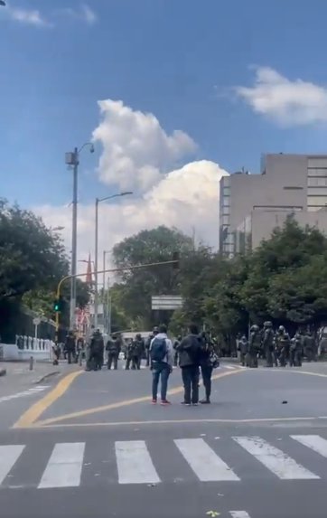 A esta hora se presentan disturbios en la Universidad Pedagógica La movilidad se ha visto afectada debido a los enfrentamientos.
