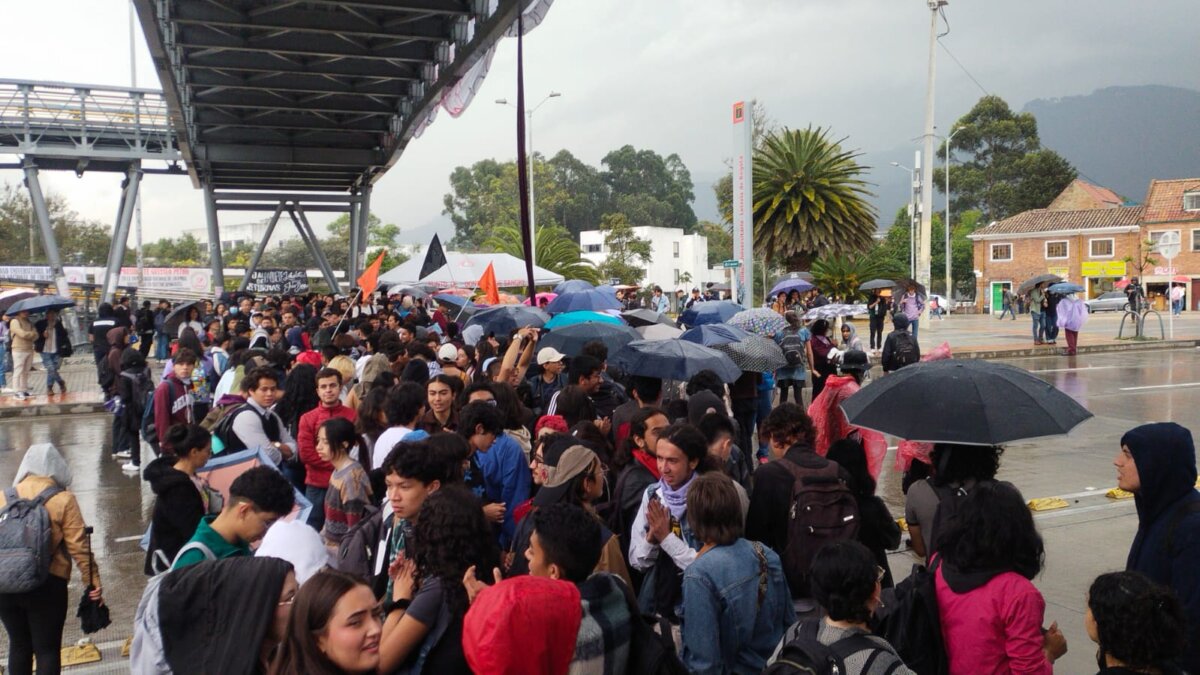 A esta hora se presentan manifestaciones frente a la Universidad Nacional Hay afectación vial en diferentes puntos de la ciudad.