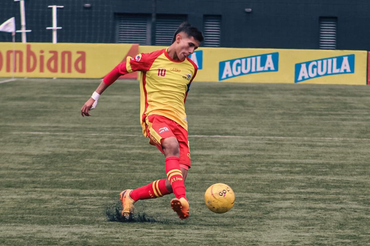 Bogotá tiene su Ángel del gol Conozca a Ángel Mora, el futbolista de San Mateo (Soacha) que se destaca en la Selección Sub 15.