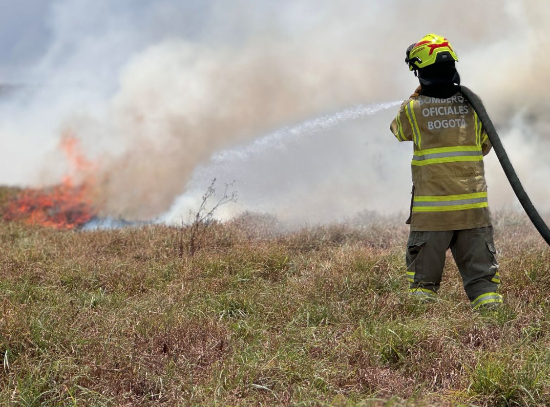 Bomberos atienden grave incendio forestal en Bosa En el transcurso de una semana, al menos 4 incendios se han presentado en el sur de la capital.