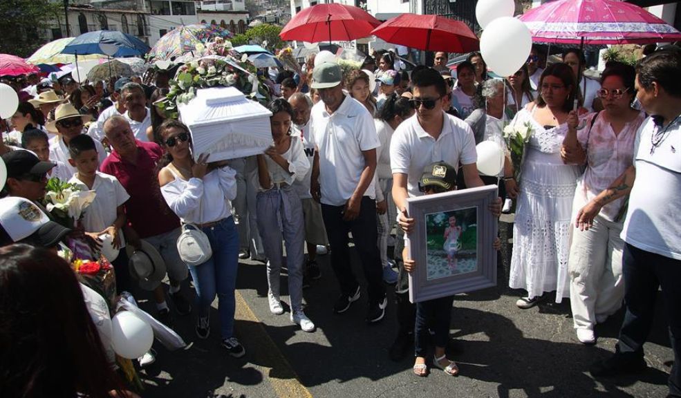 Doloroso adiós a Camila, la niña que fue secuestrada y asesinada en México En el municipio de Taxco de Alarcón se llevaron a cabo las honras fúnebres de Camila, la niña de 8 años que fue secuestrada y asesinada cuando salió a jugar a la casa de una amiga. La homicida fue linchada por una turba enardecida.
