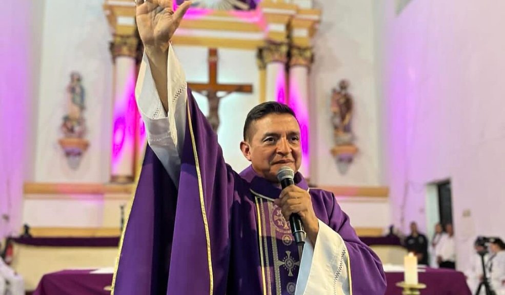 El padre 'Chucho' advierte que habrá "una guerra civil" Durante un sermón, el padre 'Chucho' afirmó que en Colombia se desataría "una guerra civil".