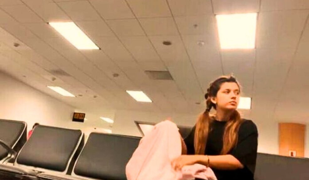 Esta es la historia de una mujer que lleva 40 días viviendo en un aeropuerto Duliana Sánchez Pereira solicitó un permiso como refugiada, el cual fue rechazado y actualmente se encuentra en proceso de apelación.