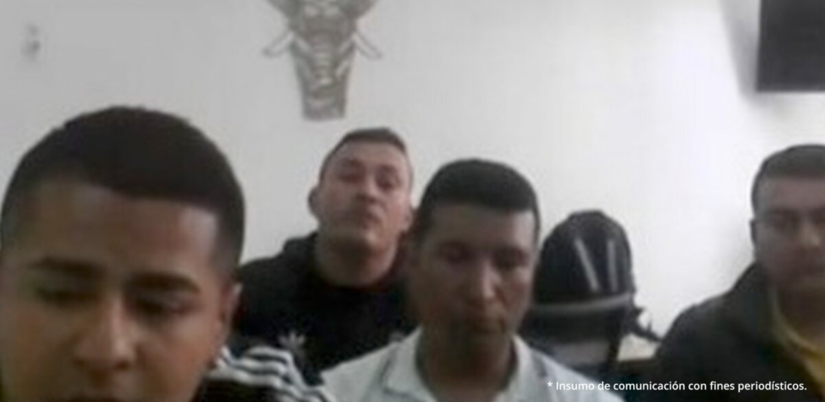 Judicializan a cuatro integrantes de la Policía por secuestro y extorsión en Bogotá Un juez de control de garantías envió a la cárcel a 3 patrulleros y un subintendente que habrían secuestrado y exigido dinero a 2 ciudadanos para no capturarlos. Los procesados no aceptaron los cargos.