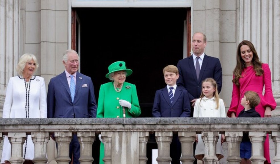 La princesa Kate Middleton anuncia que tiene cáncer La princesa de Gales, Katherine, ha anunciado este viernes que está recibiendo "quimioterapia preventiva" después de haber sido diagnosticada con cáncer tras ser hospitalizada por una intervención abdominal el pasado 17 de enero.