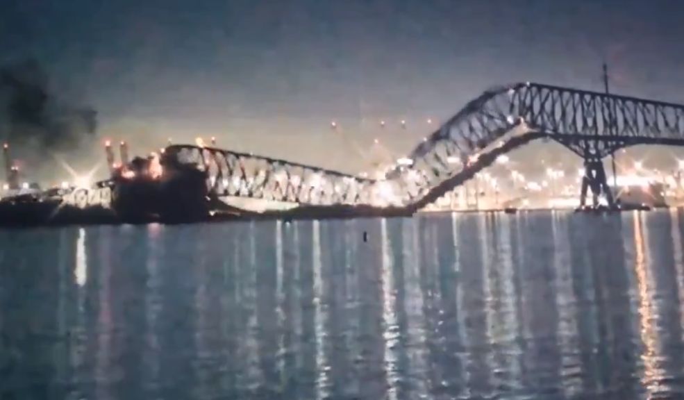 EN VIDEO: Momento exacto en el que barco derrumba puente de Baltimore en Estados Unidos El impactante accidente ocasionó que el puente se desplomara en segundos.
