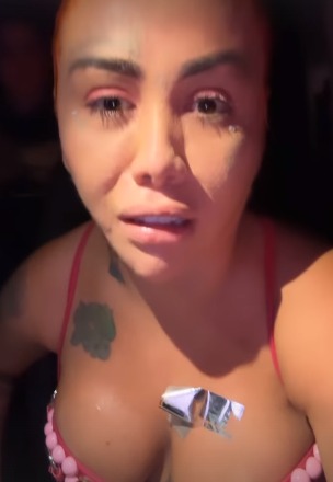 "No vuelvo a Montería": Yina Calderón denunció que fue mechoneada en un evento Por medio de sus redes sociales, la DJ Yina Calderón detalló la agresión que vivió tras terminar un show en Montería. El hecho quedó registrado en video.