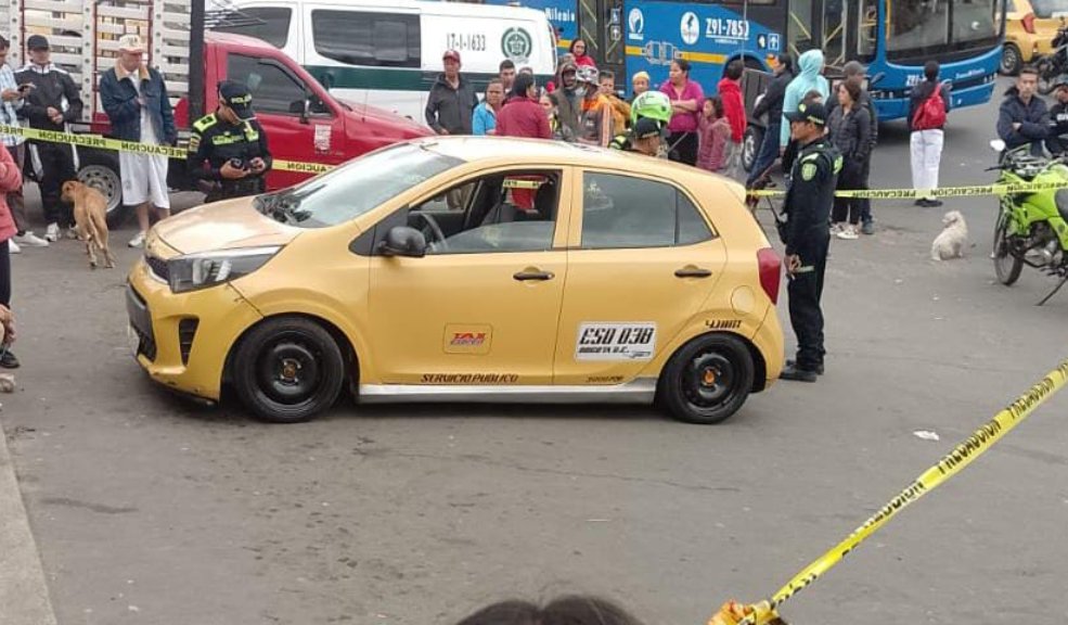 Nuevo sicariato en Bogotá: taxista fue asesinado en Usme Hace pocos minutos se presentó un nuevo ataque sicarial que dejó a un taxista muerto en el barrio Monteblanco de la localidad de Usme.