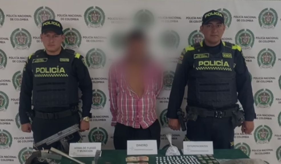 Sujeto fue capturado por fabricación y tráfico de armas en Cazucá En el barrio El Arroyo (Cazucá), las autoridades capturaron al hombre de 59 años luego de que intentara evadir a los uniformados.