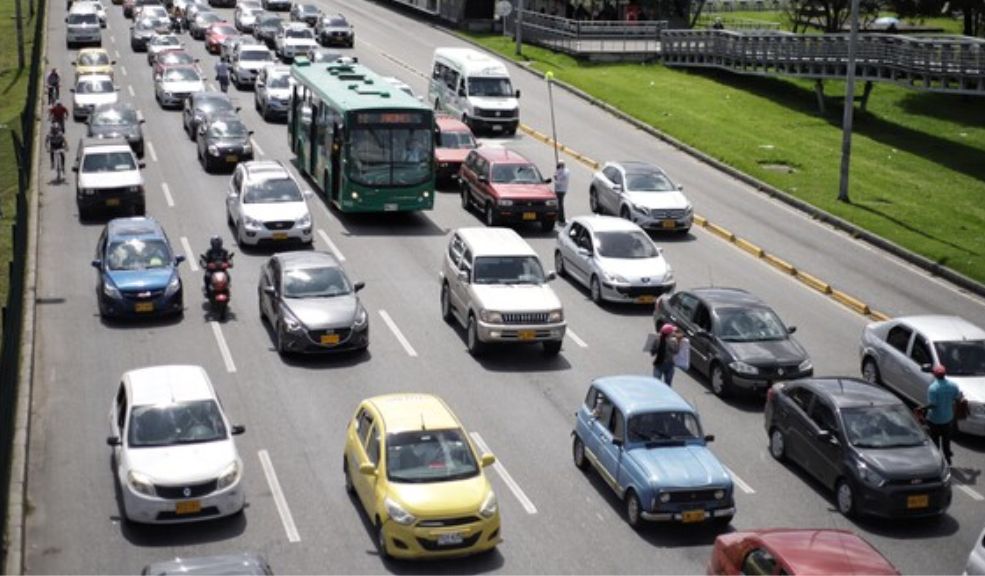 Congestión en la Autopista Norte por accidente que involucra tres vehículos En la Autopista Norte se presenta alta congestión vehicular a esta hora.