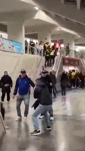 ¡Qué vergüenza! Hinchas colombianos se enfrentaron tras partido de La Selección en España El enfrentamiento ocurrió a la salida de el Estadio Cívitas Metropolitano de Madrid.