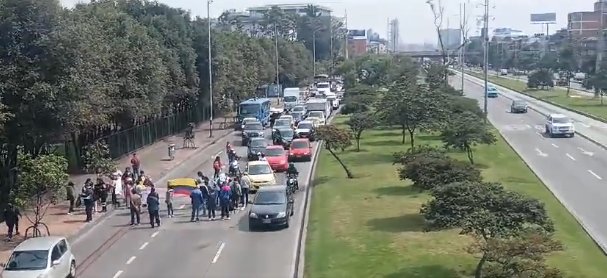 A esta hora se presenta congestión vehicular en la NQS por manifestaciones en la U. Nacional Dos manifestaciones se están registrando a esta hora en los alrededores de la Universidad Nacional. Les contamos cómo está la movilidad a esta hora: