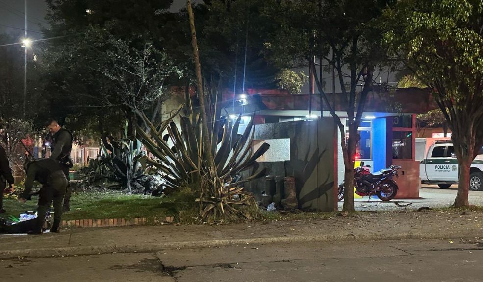 Atentado contra CAI en Rafael Uribe Uribe: Policía ofrece millonaria recompensa En el barrio Claret, de la localidad de Tunjuelito, se respira conmoción, luego de que se registrara un ataque con explosivos en la noche de este martes, cerca al Comando de Acción Inmediata (CAI) del sector.