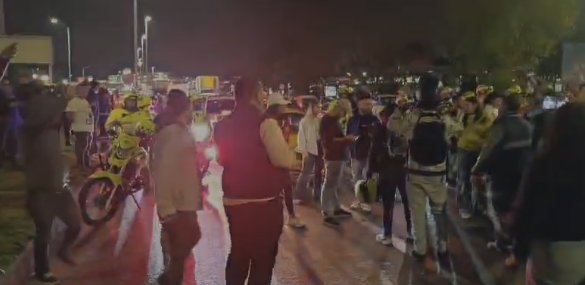 Violento enfrentamiento entre conductores en inmediaciones del aeropuerto El Dorado La manifestación de taxistas resultó en un violento enfrentamiento.