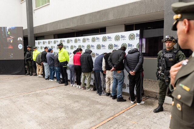 Desarticulan red de tráfico de estupefacientes en Usme Autoridades municipales y policiales de Bogotá anunciaron que fue desarticulada la organización delictiva conocida como 'Los de la Tercera', señalada de tráfico de estupefacientes en la localidad de Usme, al sur de la capital.