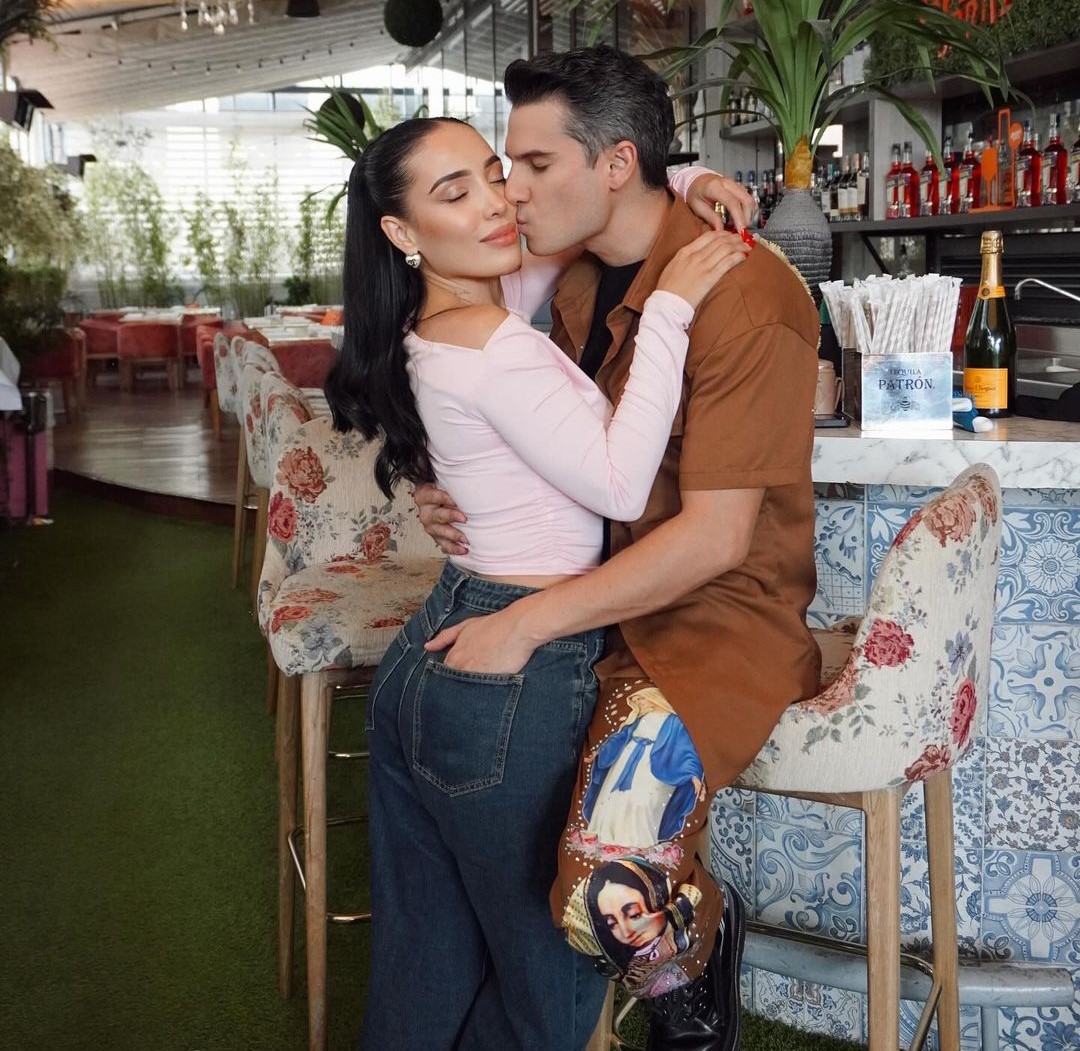 El video en el que Pipe Bueno habla de su amor con Luisa Fernanda W Pipe Bueno conmemoró su amor a través de un emotivo video para Luisa Fernanda W.