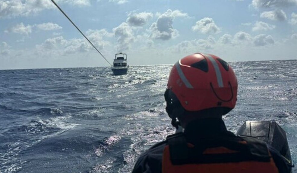 Rescatan a una tripulación estadounidense que naufragaba cerca de Providencia La Armada colombiana rescató a tres ciudadanos estadounidenses que se encontraban a bordo de una embarcación que quedó a la deriva a unos 14 kilómetros al noroeste de Providencia.