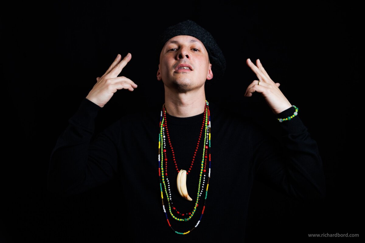 Rocca presentará en Bogotá su nuevo disco, 'Cimarrón' El rapero colombo-francés, Rocca, presentará este sábado, en Bogotá, su más reciente álbum, 'Cimarrón'. Q'HUBO habló con él sobre esta producción, su carrera y la evolución del hip hop colombiano