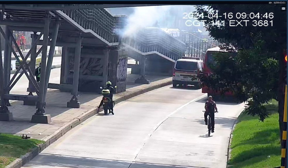Se presenta incendio en puente de Bosa Los bomberos se encuentran atendiendo la conflagración.