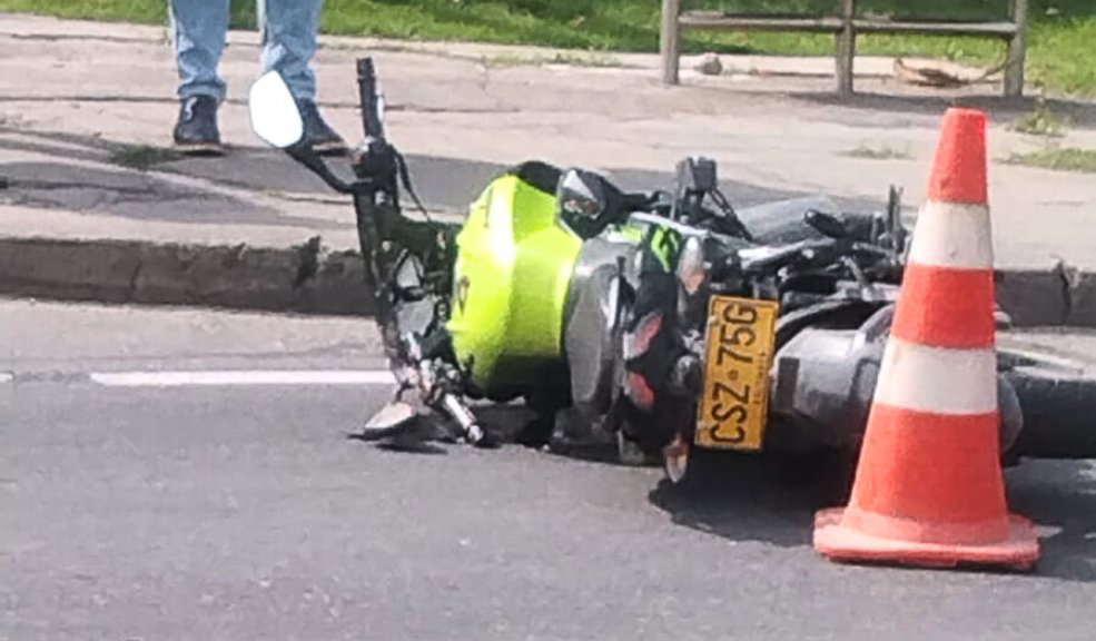 Trágico accidente deja un motociclista muerto en la Av. Boyacá El accidente se presentó entre un tractocamión y un motociclista.