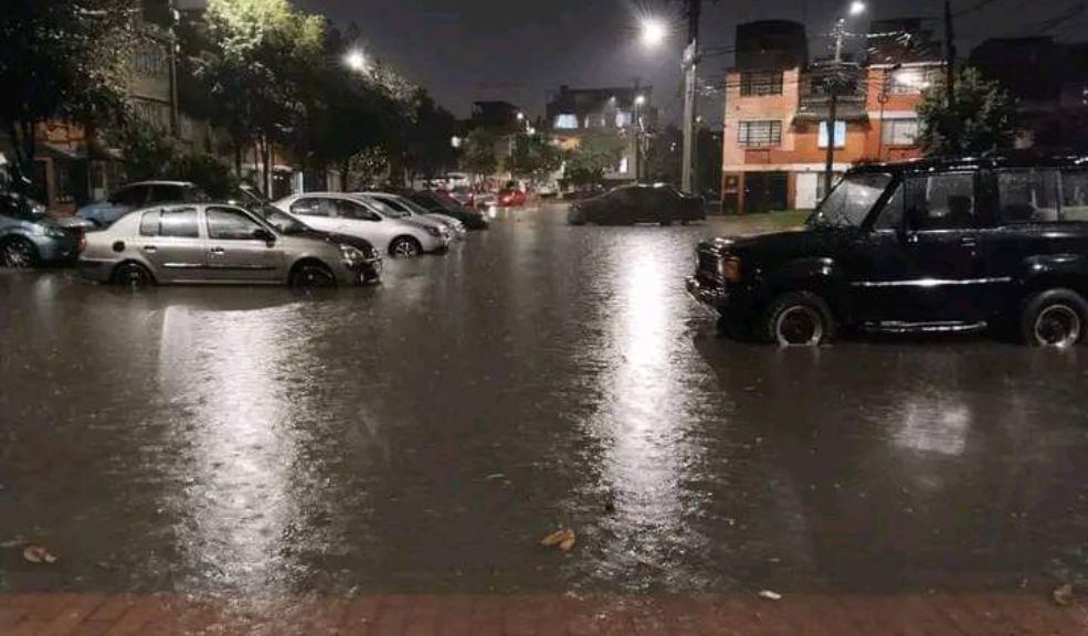 Las lluvias se ensañaron con Bosa Angustiados, cansados y sin poder dormir se encontraban los residentes del barrio San Diego (Bosa) después del torrencial aguacero que llenó de miedo y desesperación a esta comunidad del sur de la ciudad.
